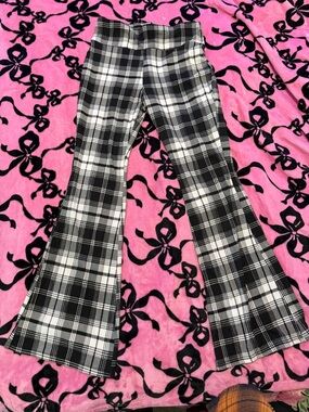 Black & White Plaid Flare Women’s Leggings